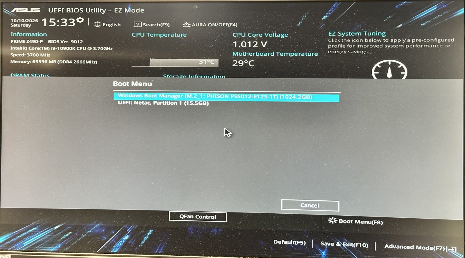 BIOSの起動メニュー。Windows Boot ManagerとUEFIのUSBメモリの2行が表示されている